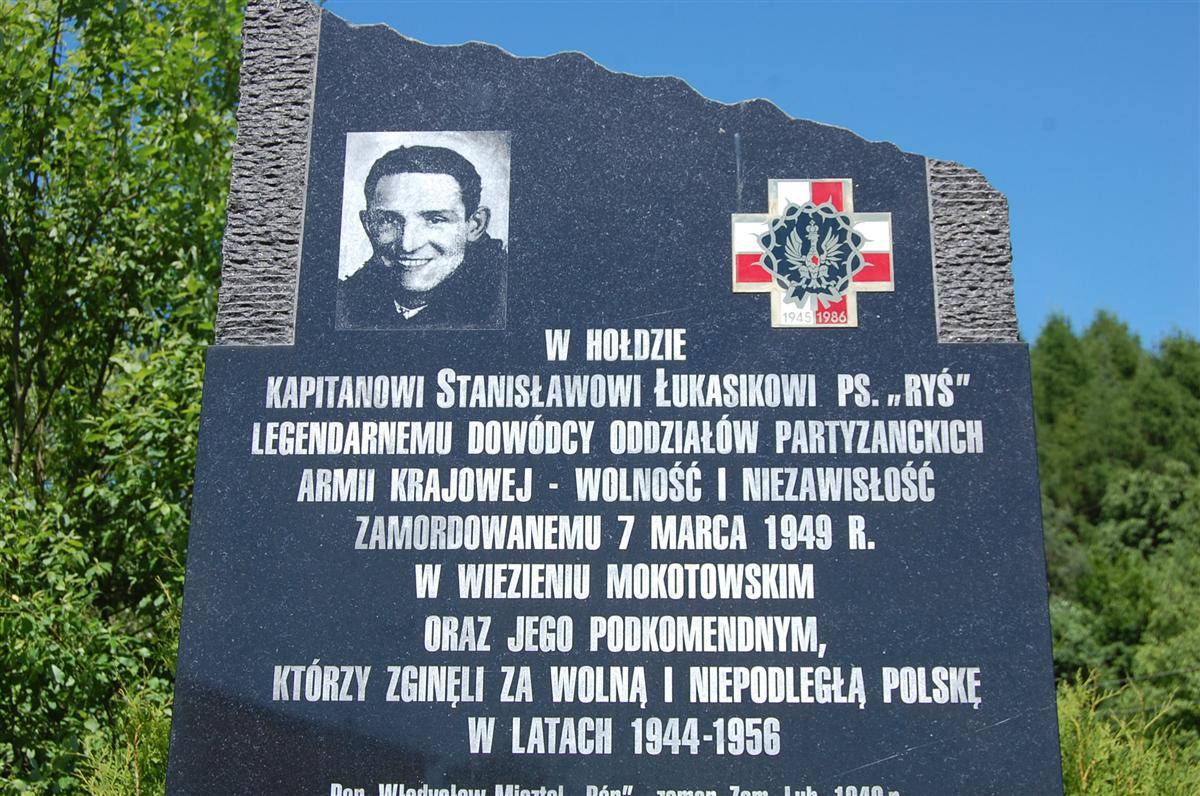 pomnik stanisława łukasika rysia ryś w konopnicy remiza osp straż armia krajowa wolność i niezawisłość stanisław łukasik